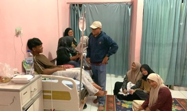Ketua Remaja Masjid Gampong Kapa Bersama Anggota Jenguk Rekan yang Sakit