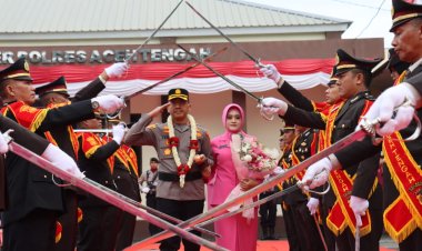 Khidmat dan Penuh Haru, Pedang Pora serta Tari Guel Warnai Lepas Sambut Kapolres Aceh Tengah