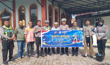 Bakti Sosial HUT Lalu Lintas ke-71, Satlantas Polres Nagan Raya Bersihkan Masjid Al Ikhlas