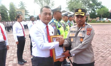 Kapolres Aceh Timur Serahkan Penghargaan, Dorong Personel Tingkatkan Profesionalisme