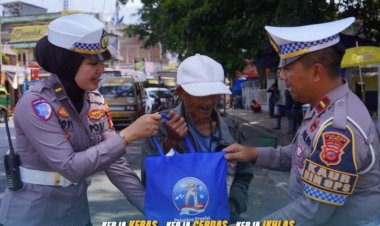 Sambut HUT ke‑71 Lalu Lintas Bhayangkara, Satlantas Polres Garut Gelar Bakti Sosial di Alun‑Alun