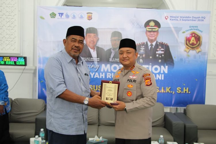 Kapolres Aceh Barat Motivasi Santri Dayah Ruhul Qur’ani, Dorong Generasi Muda Berani Raih Cita-Cita