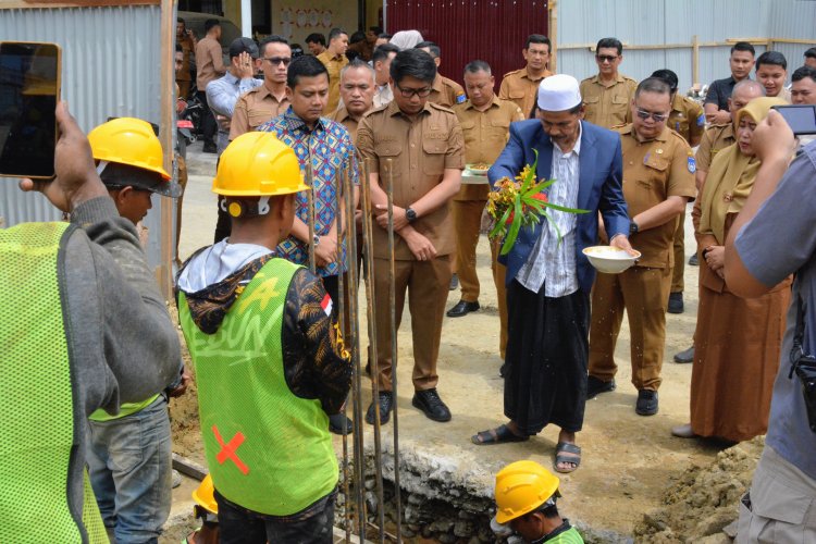 Wali Kota, Wakil Wali Kota dan Sekda Langsa Letakkan Batu Pertama Pembangunan Masjid Asy-Syakirin