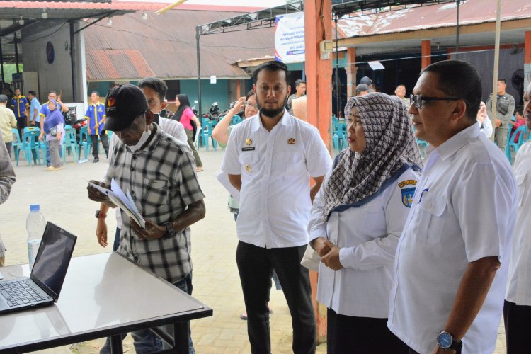 Sekda Langsa Tinjau Hari Perdana Penyaluran Jadup Tahap II Termin Kedua