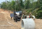 Dukung Pembukaan Badan Jalan, Satgas TMMD ke-130 Kodim 0427/Way Kanan Turunkan Gorong-Gorong