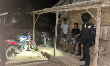 Ajak Warga Manfaatkan Layanan 110, Sat Samapta Polres Way Kanan Gelar Patroli Malam di Umpu Bhakti