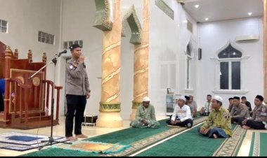 Magrib Keliling di Masjid Baitul Makmur, Polres Nagan Raya Ajak Warga Jaga Kamtibmas