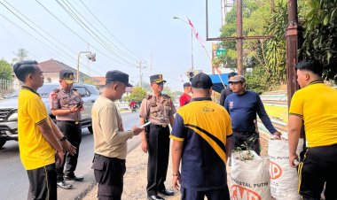 Green Policing, Polisi Bersama Masyarakat Gotong Royong Jaga Kebersihan di Simpang 4 Negeri Baru