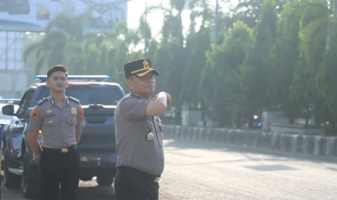 Kapolres Aceh Utara Turun Langsung Atur Lalu Lintas Pagi di Lhoksukon