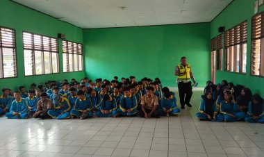 Ops Patuh Krakatau 2026, Satlantas Polres Way Kanan Sambagi Sekolah, Bagikan Brosur dan Edukasi Pelajar