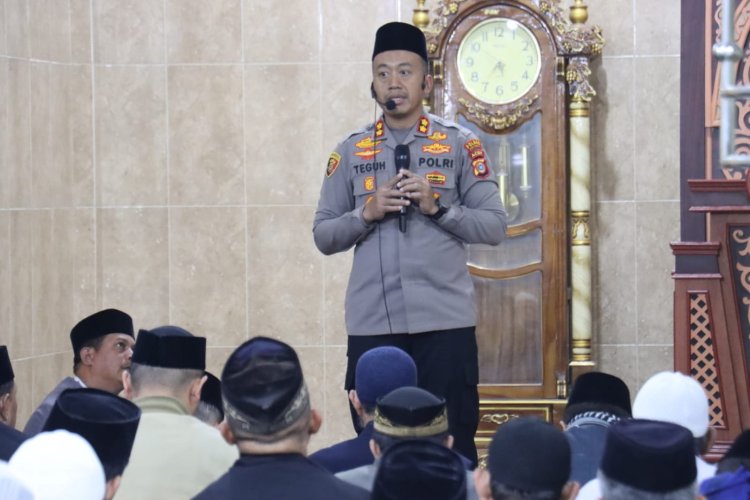 Suling Bambu, Kapolres Aceh Tengah Ajak Jamaah Bersama Bangun Kamtibmas dan Promosikan Wisata Takengon