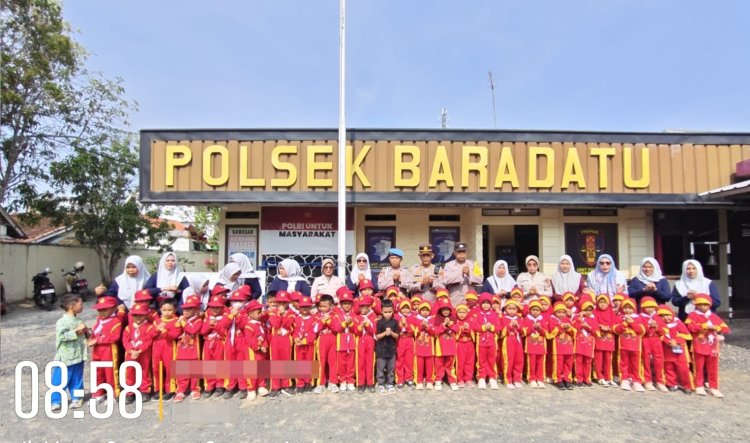 Polisi Sahabat Anak, Polsek Baradatu Terima Kunjungan Siswa TK Islam Muslimin