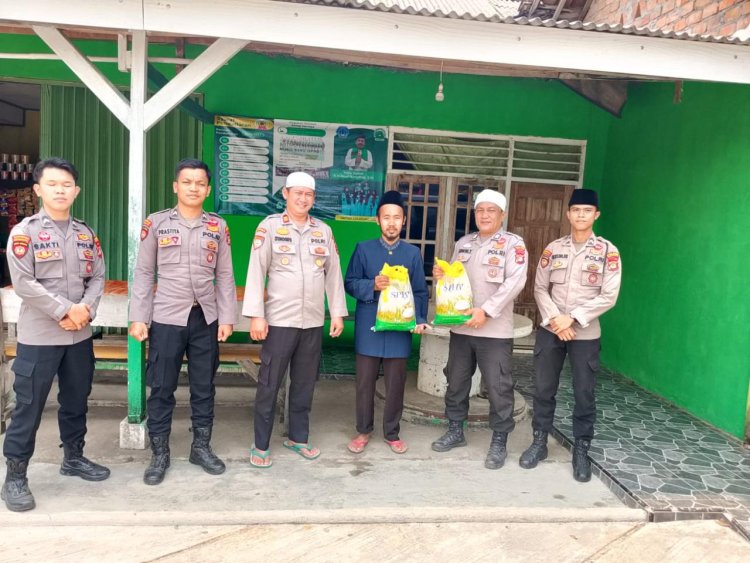 Jumat Keliling, Polres Way Kanan Gelar Kurve dan Bantuan Sosial di Masjid