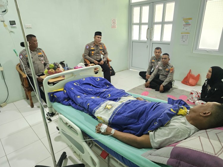 Perkuat Solidaritas dan Kekeluargaan, Kasat Lantas Polresta Banda Aceh Jenguk AKP Irvan Efendi P Yang Sakit