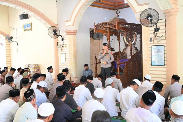 Shalat Jumat Keliling, Kapolres Pidie Pererat Silaturahmi dan Ajak Masyarakat Jaga Kamtibmas