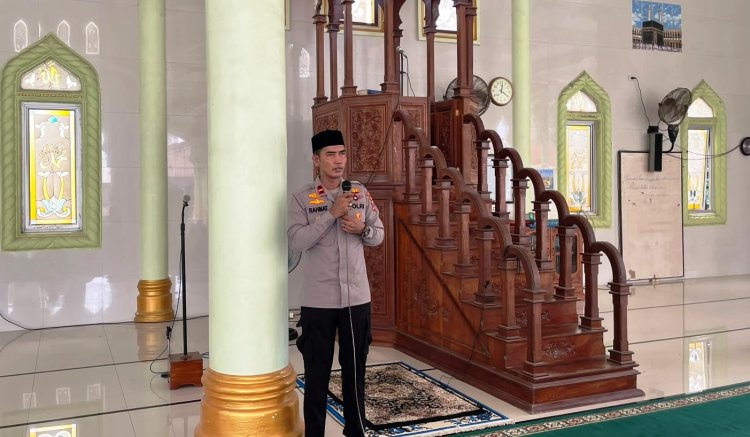 Jumat Keliling, Kapolsek Banda Alam Ajak Warga Perkuat Keamanan dan Ketertiban