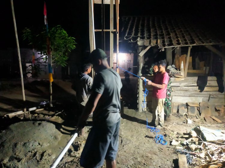 Malam Bukan Penghalang, Satgas TMMD dan Warga Gunung Sangkaran Berjuang Cari Sumber Air