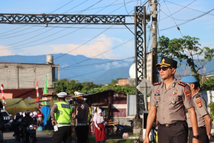 Utamakan Keselamatan Pelajar, Kapolres Bener Meriah Pimpin Pengaturan Lalu Lintas Pagi