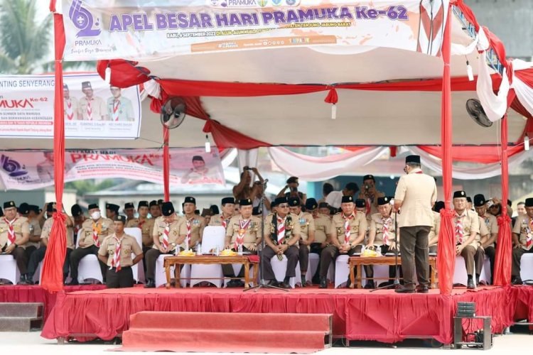 Bupati Tanjabbar Terima Penghargaan Lencana Melati Pada Peringatan Hari Pramuka Ke-62 Provinsi Jambi
