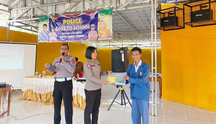 Gelar Police Goes To School di SMA Negeri 1 Menggala, Iptu Glend: Peran Serta dan Pengawasan Orang Tua Sangat Dibutuhkan