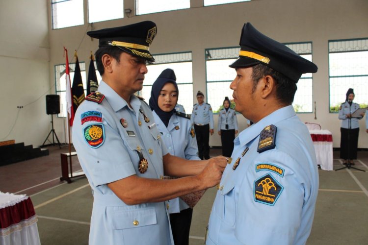 Kalapas Lantik dan Sumpah Pejabat Eselon V Sekaligus Pisah Sambut Pejabat Lapas Kota Agung