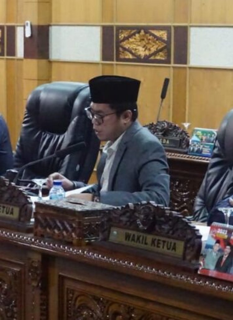 Yudi Purna Nugra SH Pimpin Rapat Paripurna