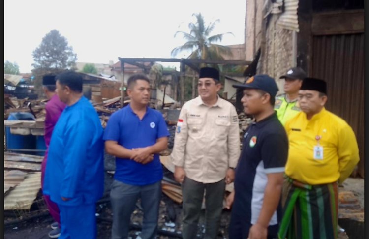 Tinjau Lokasi Kebakaran Pelabuhan Ampera, Bupati Sampaikan Keprihatinannya