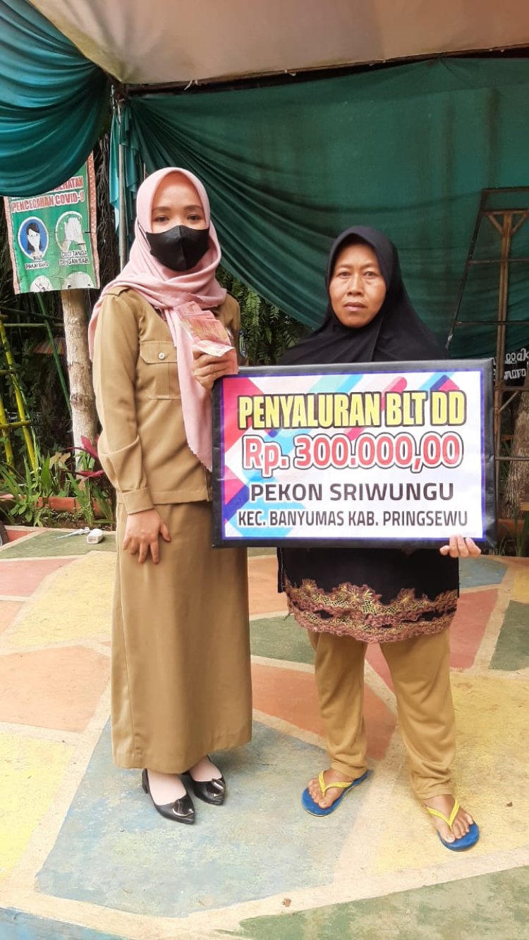 PEMBAGIAN BLT DD PEKON SRIWUNGU KECAMATAN BANYUMAS KABUPATEN PRINGSEWU LAMPUNG