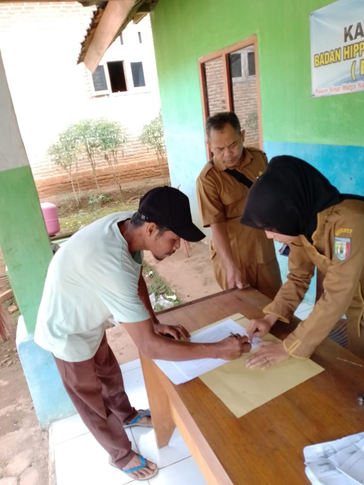 PENANDATANGANAN BLT DDTAHAP EMPAT DI PEKON SINAR MULYA KECAMATAN BANYUMAS KABUPATEN PRINGSEWU