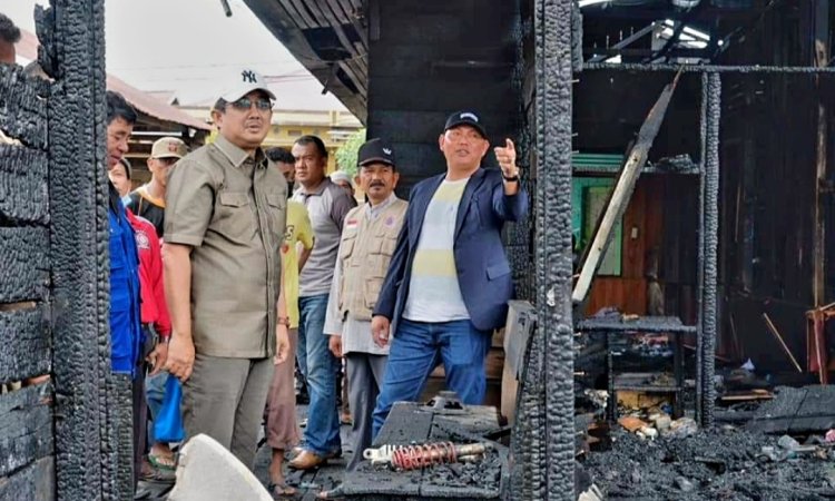 Bupati Tanjabbar didampingi Wabup Tinjau Lokasi Kebakaran di Jalan Panglima