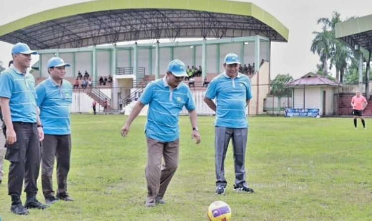 Bupati Tanjabbar Buka Kejuaraan Sepak Bola Bupati Cup Tahun 2022