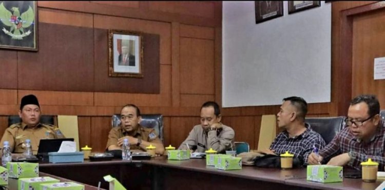 Bersama Kadishub, Wabup Bahas Perbaikan Jembatan Desa Lubuk Bernai