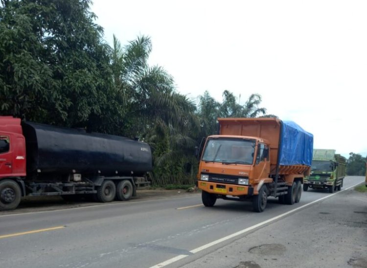 Usai Di Sosialisasi kan Wabub, Armada Batu Bara Tetap Exis Melintas Di Jalan Lintas Timur