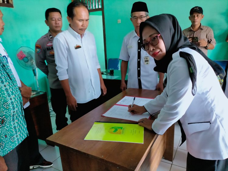 Serah Terima Jabatan (Sertijab) Dari PJ Ke kepala Pekon Terpilih