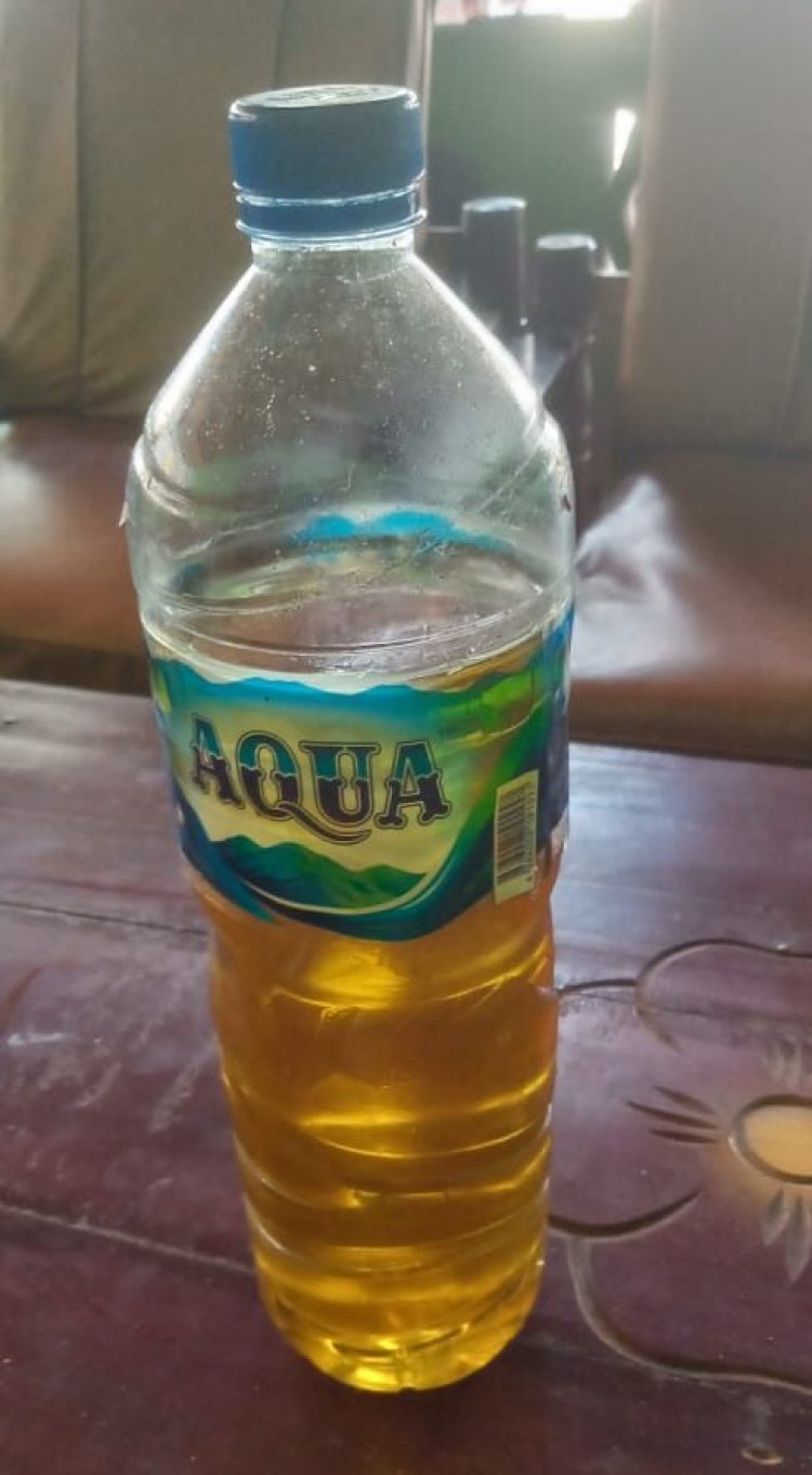 Diduga Jual Minyak Goreng Aplosan, Salah Satu Pengecer Di Pasar Taroawang Disinyalir Salahi UU Perlindungan Konsumen