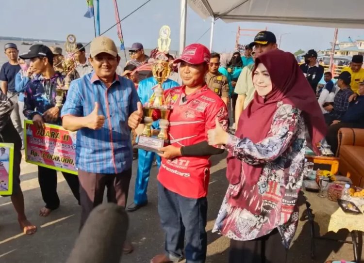 Warga Berbondong-Bondong Saksikan Lomba Balap Pompong, Bupati : Kami Sangat Mengapresiasi Dinas Perikanan !
