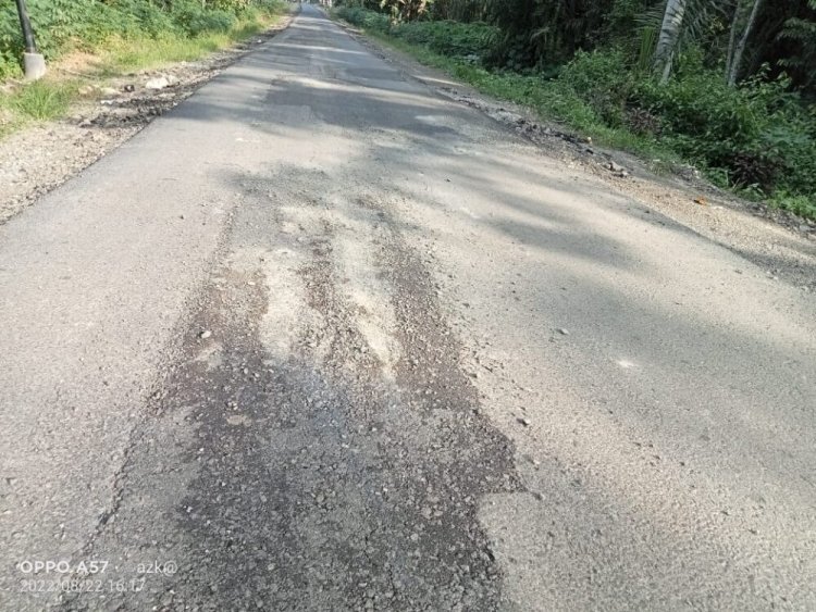 Diduga Pekerjaan Proyek Pemeliharaan Jalan Tidak Sesuai Spesifikasi