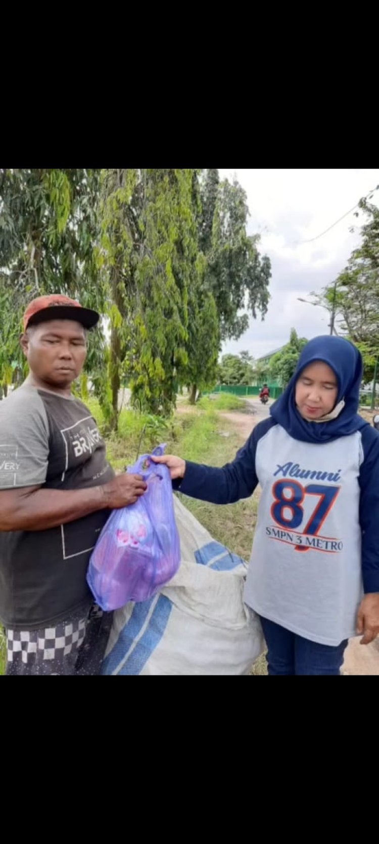 Alumni SMP Negri 3 tahun1987 Berbagi Sembako