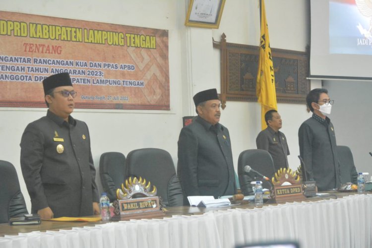 KETUA DPRD KABUPATEN LAMPUNG TENGAH PIMPIN RAPAT PARIPURNA
