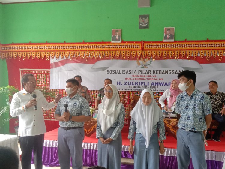Zulkifli Anwar Sosialisasi 4 Pilar Kebangsaan di SMA Negeri 1 Kalianda