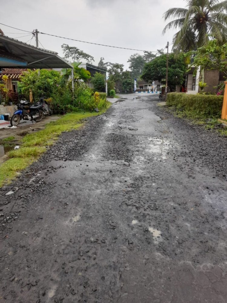 Pekerjaan Tambal Sulam Jalan Buaya Karangnunggal, Diduga Kangkangi UU KIP Dan Jadi Bancakan Sekelompok Orang