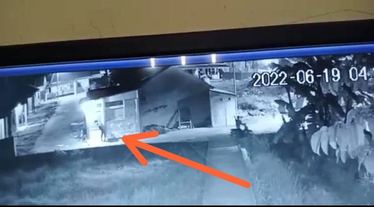 Maling Terekam Cctv Diduga Hendak Mencuri di Rumah Lisa Warga Perumahan RMI Katibung