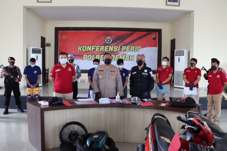 Satreskrim Polres Demak Tangkap Tiga Pelaku Curanmor dan Satu Pelaku Curas