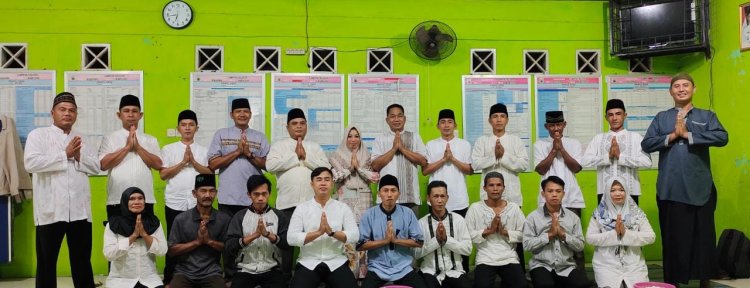 Camat Kalianda yang juga Pj Kepala Desa Babulang Buka Puasa Bersama Dengan Aparatur Desa Babulang