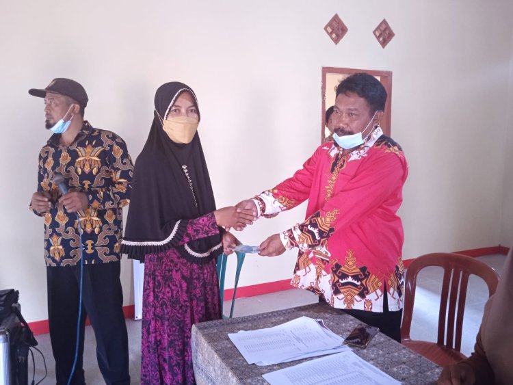 Desa Karya Mulya Sari Salurkan Bantuan BLT DD Kepada 108 KPM, Warno : Tidak Ada Potong Potongan