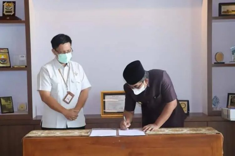 Bupati Serahkan LKPD Tahun 2021 Ke BPK, UAS : Harapan Kita Dapat Predikat Yang Baik Dari BPK RI
