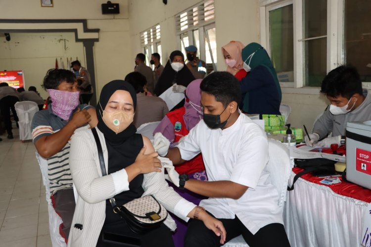 Gerai Vaksinasi Presisi Polres Lamsel, Gelar Vaksinasi Serentak di Kecamatan Jati Agung