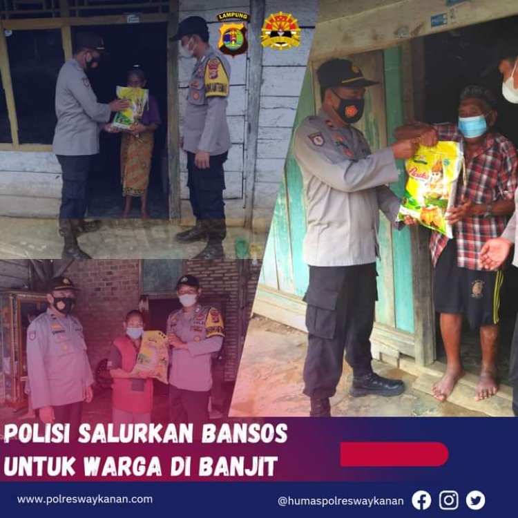 Polisi Salurkan Bansos Untuk Warga di Banjir