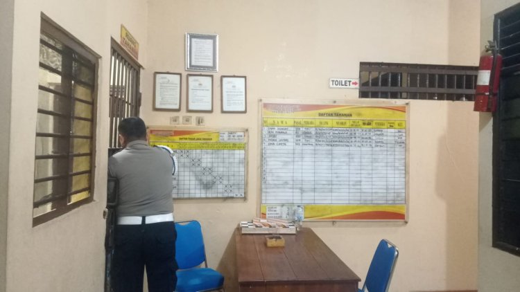 Polsek Cikupa, Pawas Ipda Mahdi,SH Kanit Propam Kontrol Tahanan, Cek Buku Mutasi Tahanan, Piket Tahanan Harus Selalu Cek Satu Jam Sekali Dengan Keadaan Aman