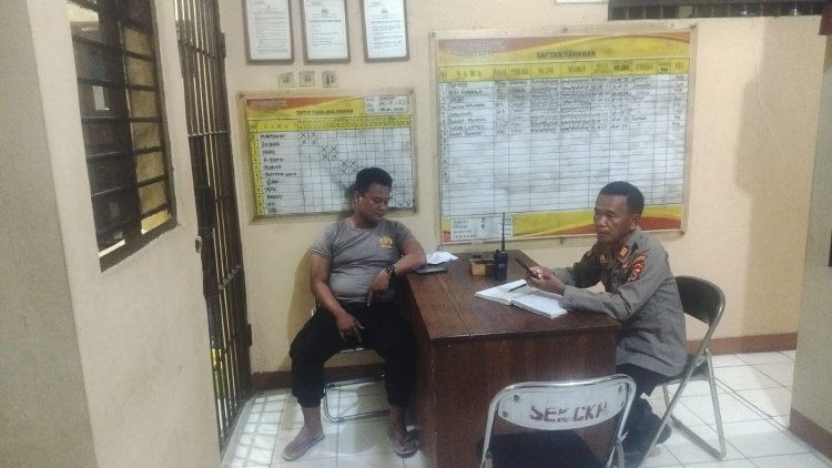 Wakapolsek Cikupa Akp Udiyano Kontrol Tahanan, Cek Buku Mutasi Di Dampingi Bripka Suheri Wijaya.SH